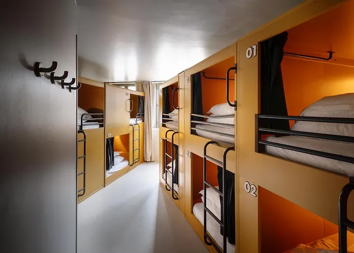 The People Albergue Lyon