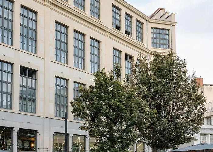 The People Albergue Lyon