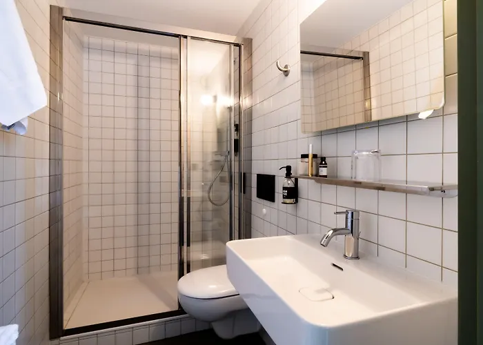 The People Albergue Lyon