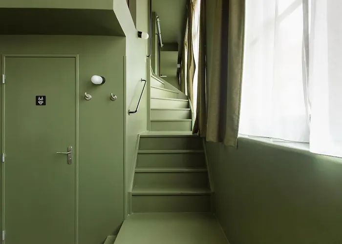 The People Albergue Lyon